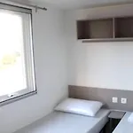 Mobil-home Moderne A Avec Piscine Partagee 別荘