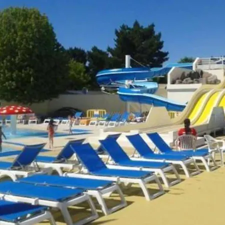 Mobil-home Moderne A Avec Piscine Partagee