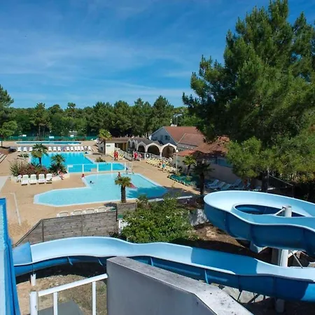 Holiday home Mobil-home Moderne A Avec Piscine Partagee *