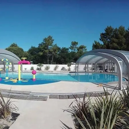 Vakantiehuis Mobil-home Moderne A Avec Piscine Partagee