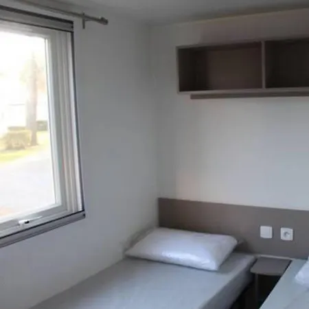 Mobil-home Moderne A Avec Piscine Partagee *