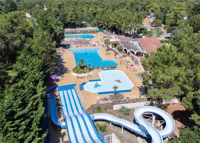 Holiday home Mobil-home Moderne A Avec Piscine Partagee