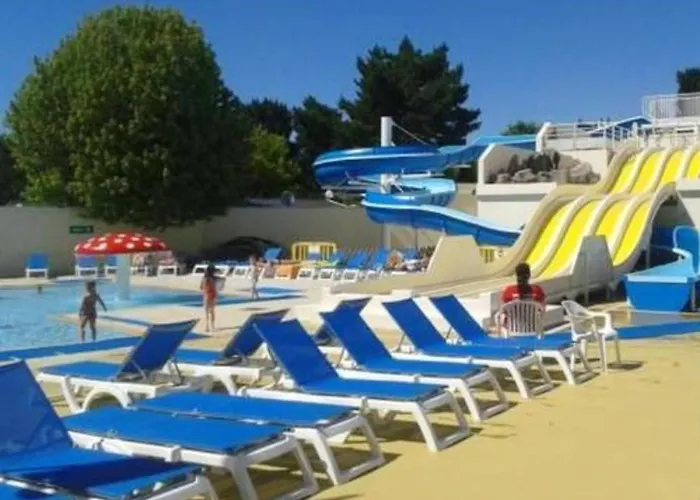 Mobil-home Moderne A Avec Piscine Partagee