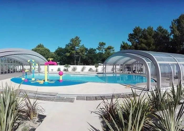 Holiday home Mobil-home Moderne A Avec Piscine Partagee