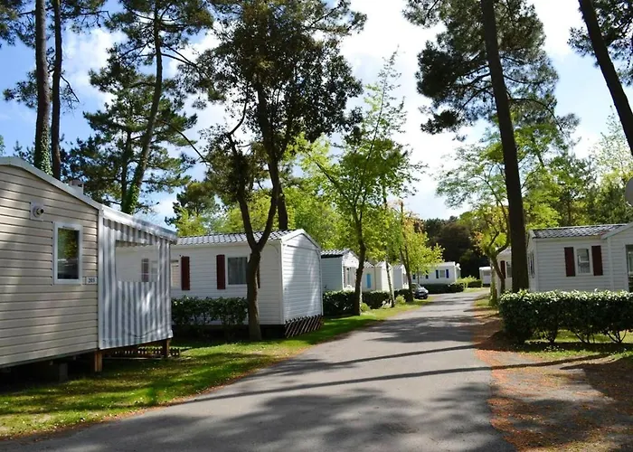 Holiday home Mobil-home Moderne A Avec Piscine Partagee